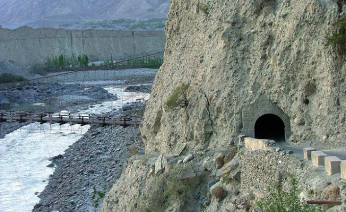 å‰å°”å‰ç‰¹å±±è°·: Gilgit Valley