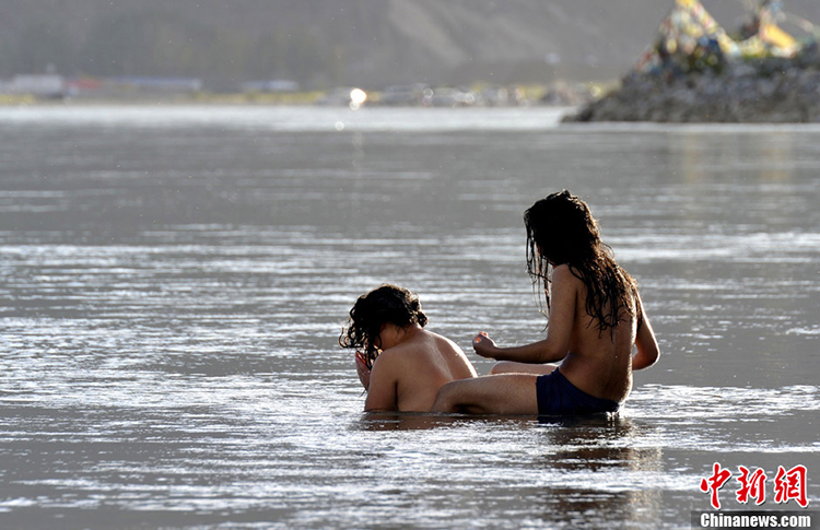 Tibetan Bathing Festival