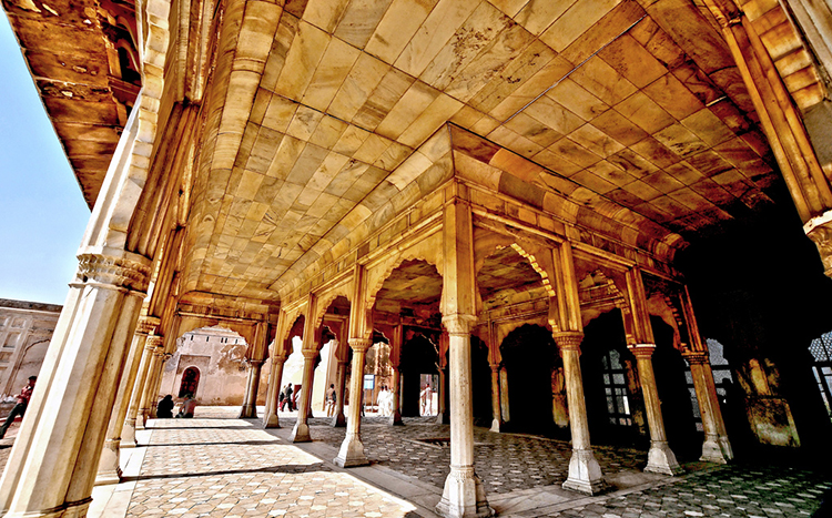 Tour Guides of Lahore Fort