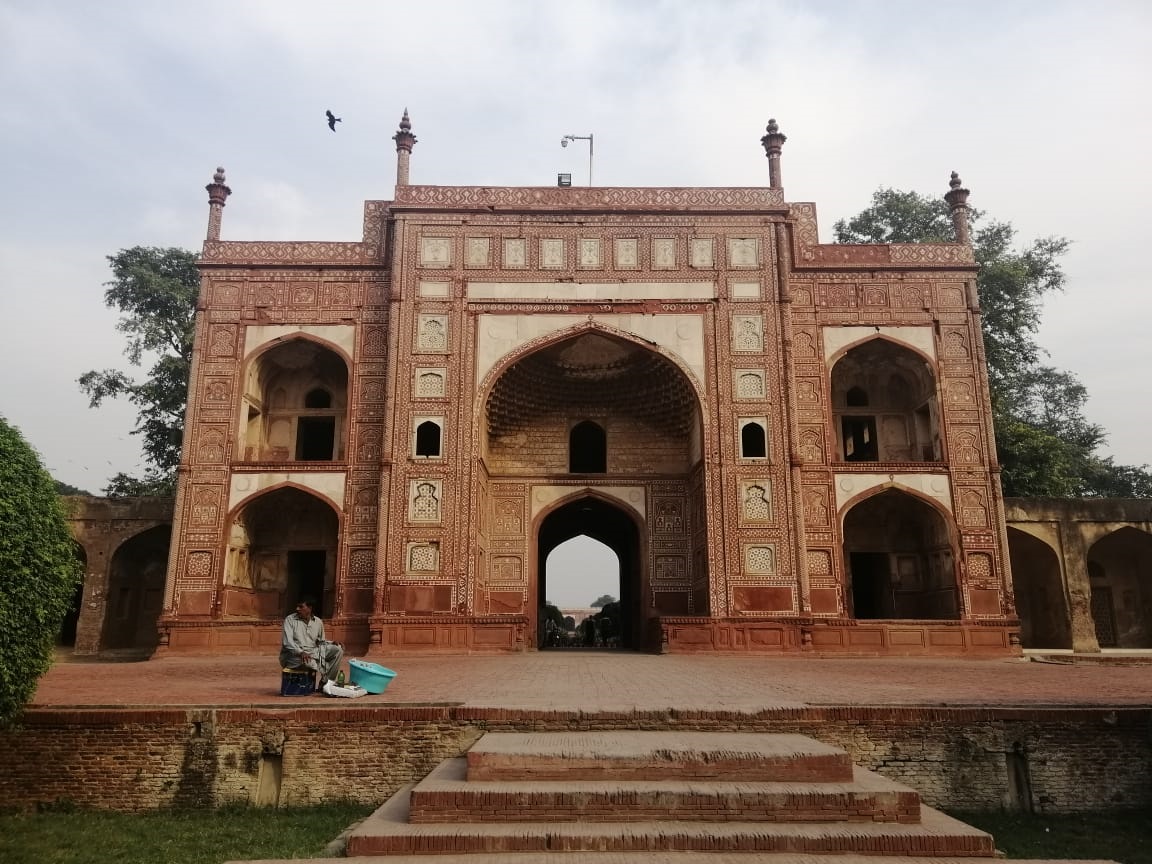A Journey into Maqbara-e-Jehangir