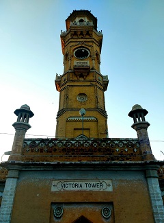 维多利亚钟楼和雅各布阿巴德的基督教公墓