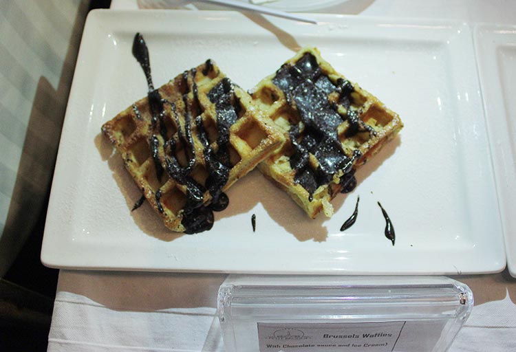 Brussels waffles by Petit Brugge