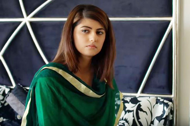 Anam Gohar as Nida