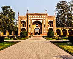 The Tombs of Jahangir and Nur Jahan: A Forlorn Reminder of Their Passionate Relationship