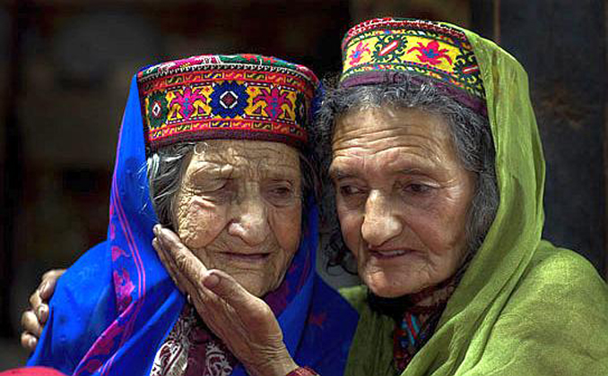 HUNZA WOMEN WEAR BEAUTIFUL PETIT POINT CAPS - THE SKEETH, PARSING AND KHOL