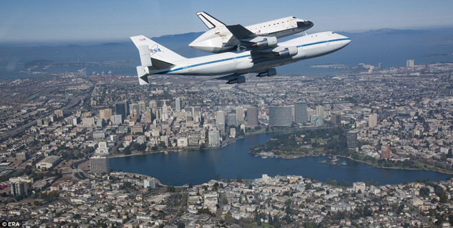 Space Shuttle ENDEAVOUR's last RIDE Sept 21,2012. Menlo Park, California 